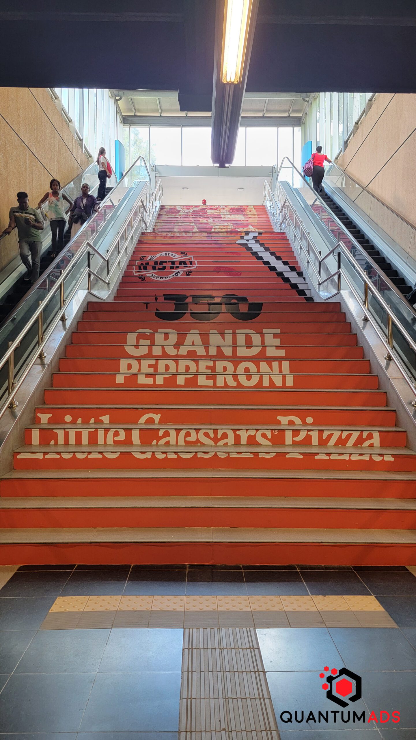 Estación Concepción Bona - Campaña Little Caesars